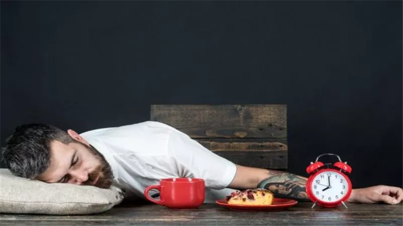 أعراض التخمة عند الكبار وأسبابها وكيفية تجنبها