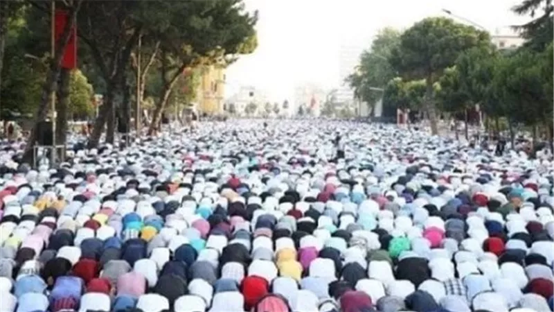 موعد صلاة عيد الفطر 2025 في المحافظات.. القاهرة 6:13 صباحًا