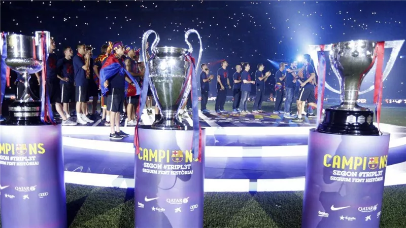 عامل بمتجر ملابس.. بطل الثلاثية التاريخية مع برشلونة يثير الجدل (صور)