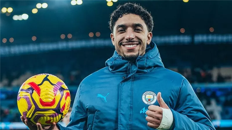 تقارير: عمر مرموش يقود مشروع أستون فيلا الجديد بطلب أوناى إيمرى