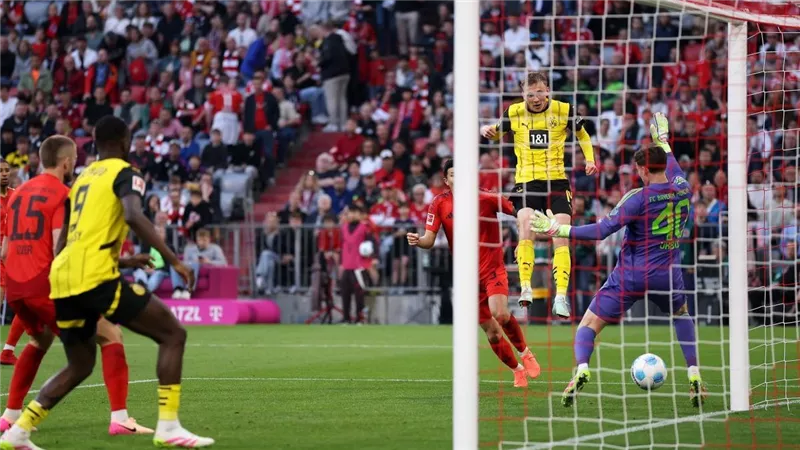تعادل إيجابي مثير بين بايرن ميونخ وبوروسيا دورتموند في قمة الدوري الألماني