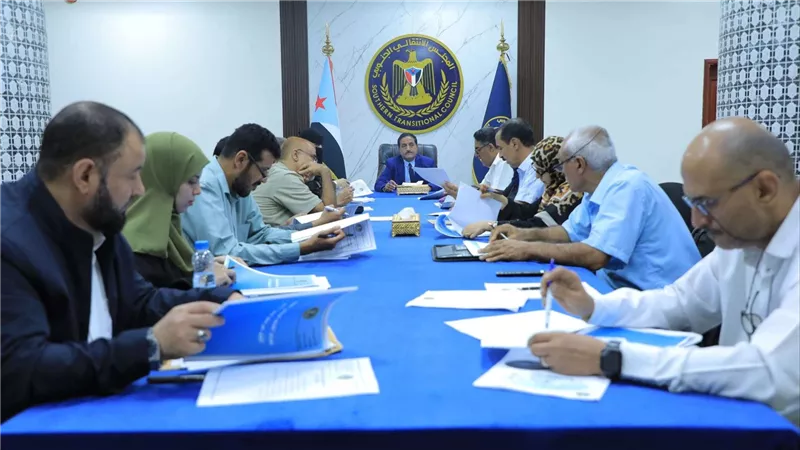 الأمانة العامة للانتقالي الجنوبي باليمن تناقش تقريري المشهدين السياسي والاقتصادي بالساحة الوطنية الجنوبية (صور)