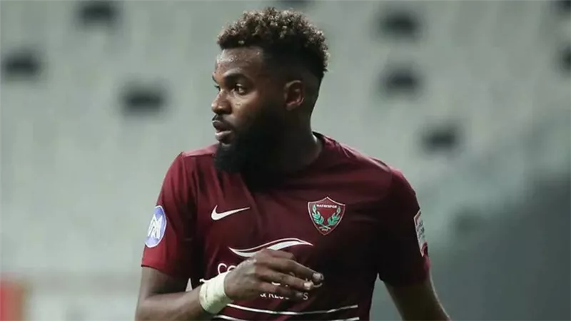 لعب للشباب وكان قريبا من الزمالك.. من هو الراحل آرون بوبيندزا؟