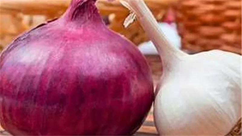 أفضل الطرق لتخزين الثوم والبصل لأطول فترة ممكنة