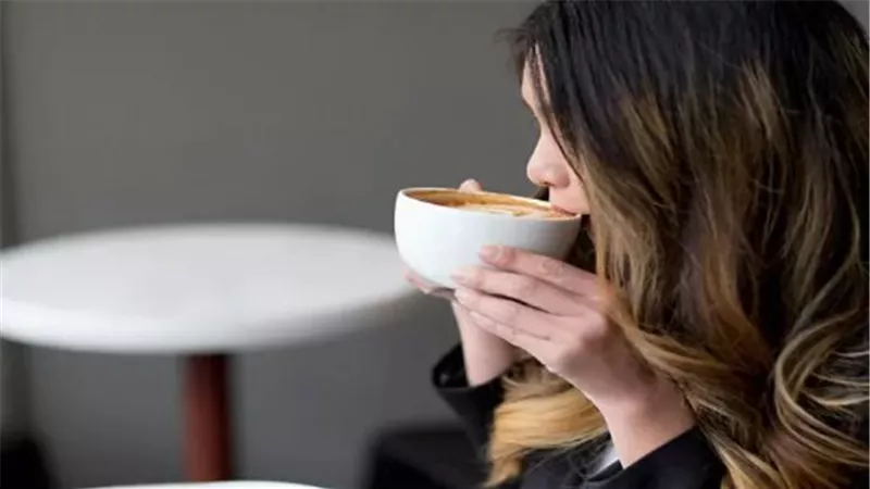 أضرار شرب القهوة على النساء