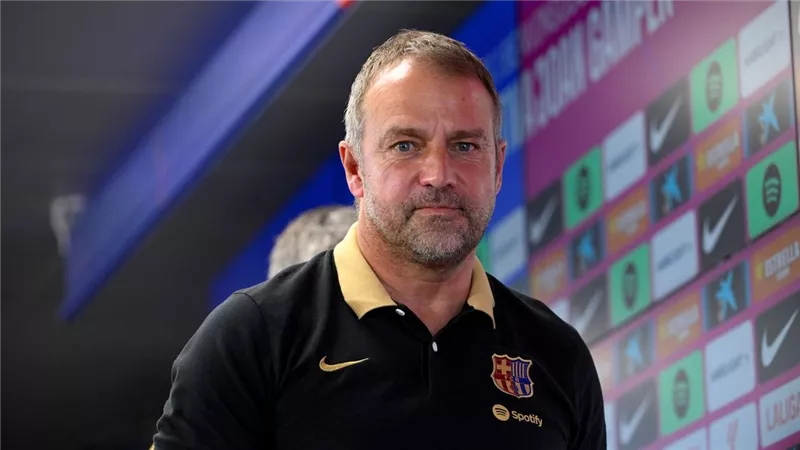 رسميا.. برشلونة يعلن تجديد عقد هانز فليك إلى 2027