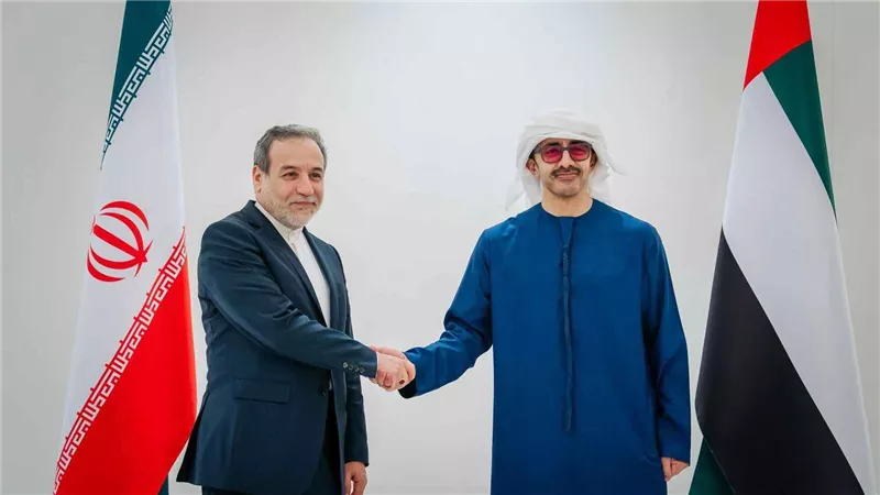 عبدالله بن زايد يستقبل وزير خارجية إيران