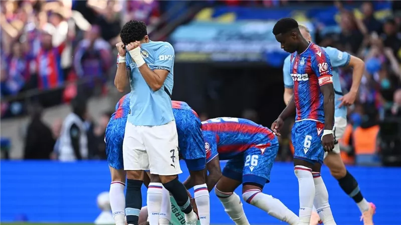 كريستال بالاس يفجر المفاجأة ويتوج بكأس الاتحاد الإنجليزي على حساب مانشستر سيتي