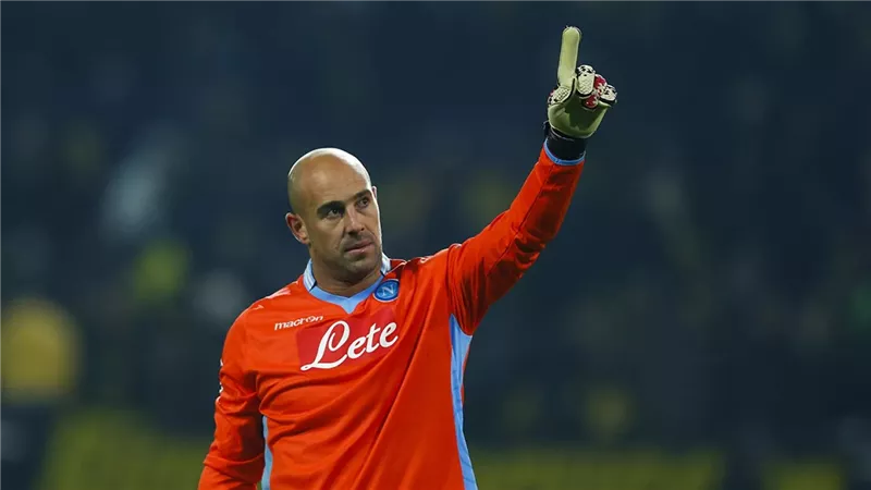 بعد مسيرة 25 عاما.. اعتزال أسطورة ليفربول ومنتخب إسبانيا