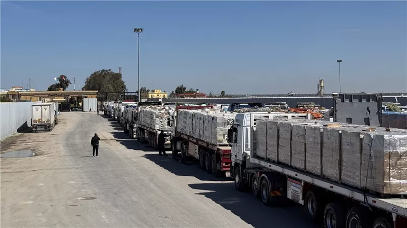 إدخال 60 شاحنة مساعدات إماراتية للفلسطينيين بغزة عبر ميناء رفح البرى