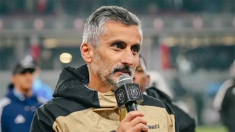 مدرب الأهلي الجديد يحدد مساعده المصري في جهاز الأحمر