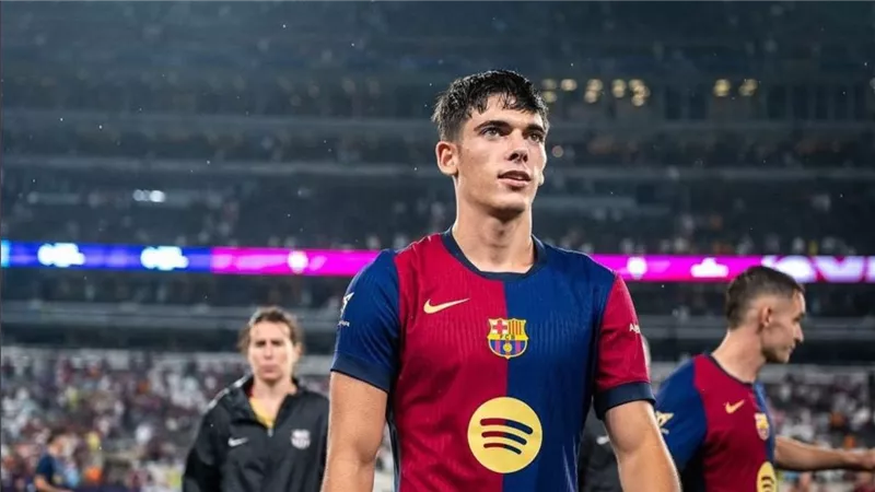 رسميا.. برشلونة يعلن رحيل أليكس فالي إلى كومو الإيطالي