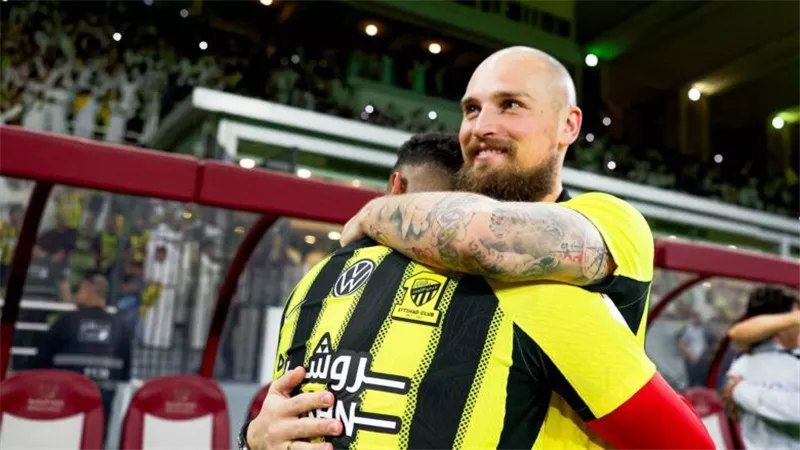 بعد جراحة ناجحة.. رايكوفيتش يطمئن جماهير الاتحاد السعودي