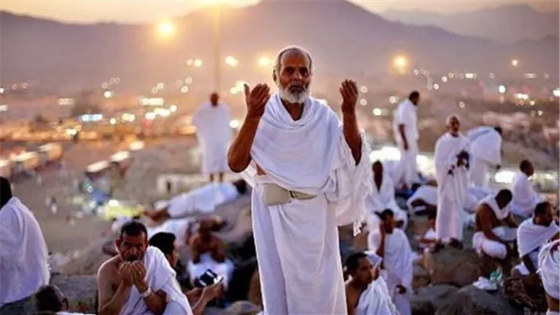 حُكم صيام يوم عرفة للحاج وغيره