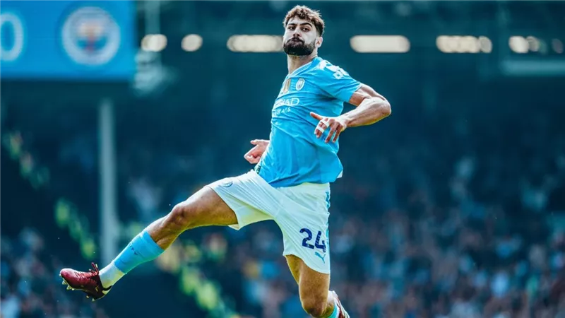 رسميا.. جفارديول يحصد جائزة أفضل لاعب في مانشستر سيتي