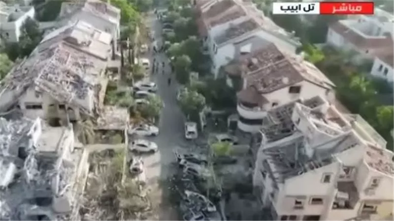  القناة 14 الإسرائيلية: مقتل امرأة جراء سقوط صاروخ إيراني في بات يام جنوبي تل أبيب