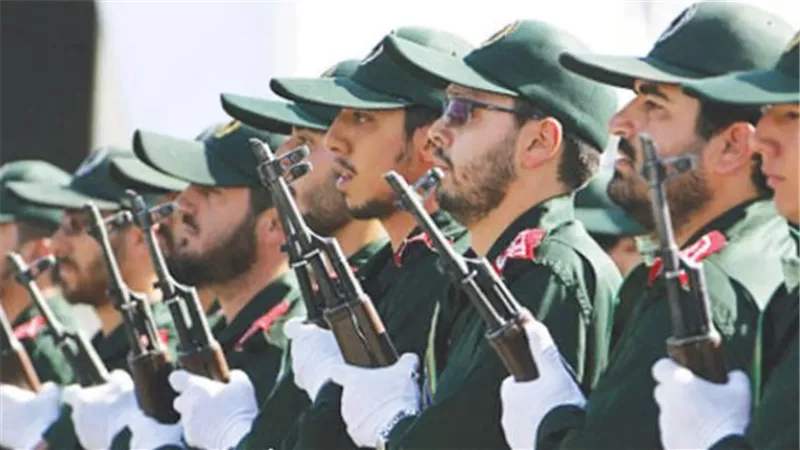 الحرس الثورى يحذر: الاحتراق مصير السفن المخالفة لقوانينا فى المضيق