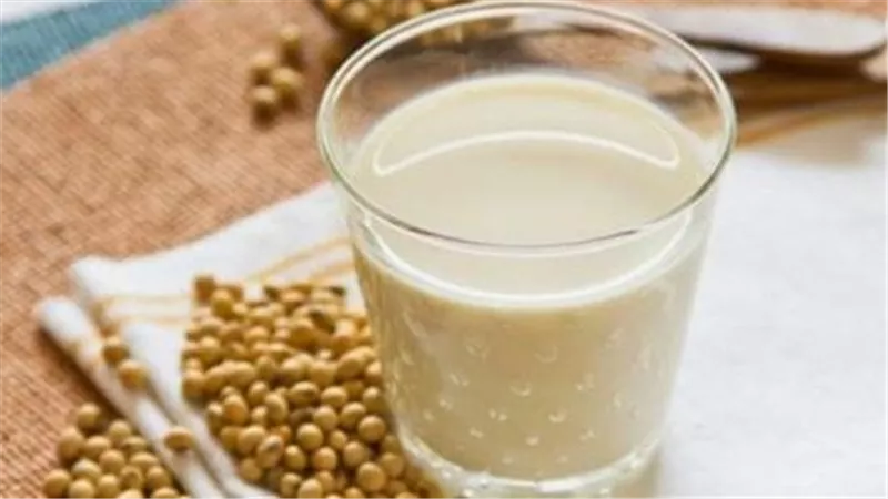 فوائد حليب الصويا.. 10 منافع تجعله بديلا ممتازا للحليب البقري