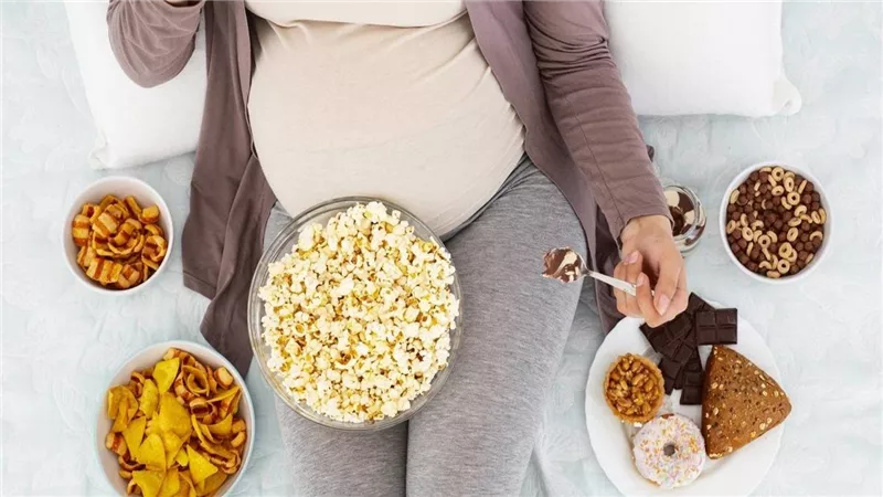 الأطعمة والمشروبات الممنوعة على الحامل.. لصحتك وصحة جنينك