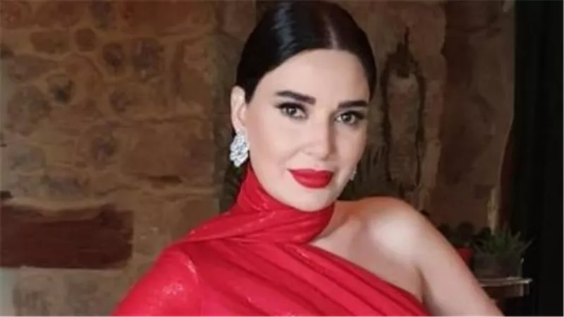 سيرين عبد النور تتألق بإطلالة غير تقليدية.. هل تستعد لعمل فني جديد؟
