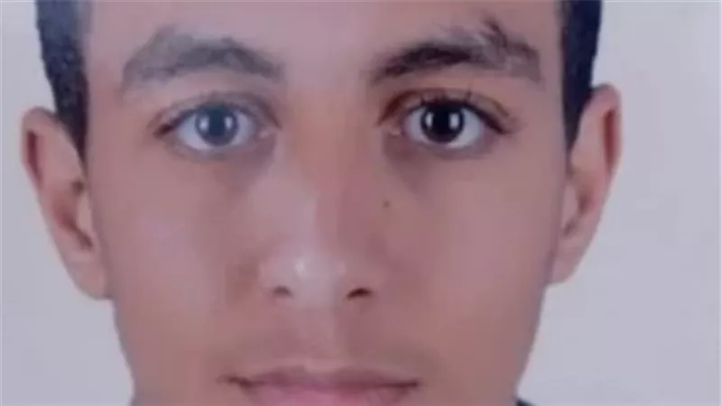 محمد حسني مبارك.. طالب متفوق من قنا يحصل على 93% ويخطف الأنظار باسمه واجتهاده