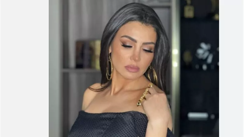دينا فؤاد في قمة أنوثتها: بين الأناقة العفوية والحضور الفني المميز