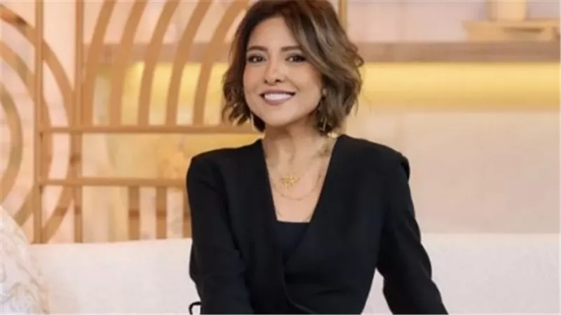 مي كساب.. فنانة متعددة المواهب بين الغناء والتمثيل والإبداع النسائي