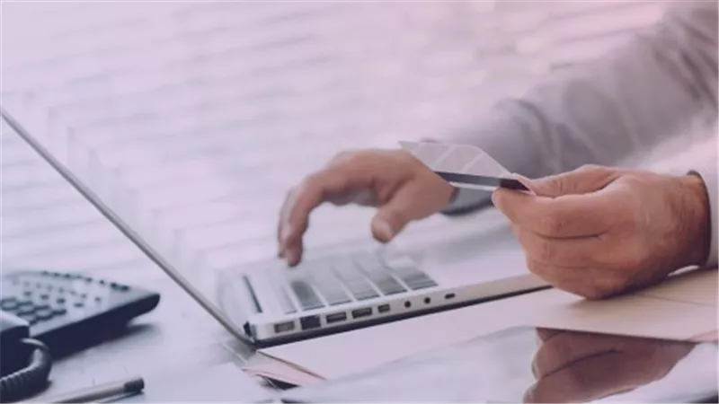 كيف تستفيد من عائد يومي على حسابك؟ اكتشف حساب كارنت بلس من بنك الإمارات دبي الوطني