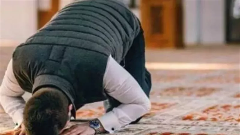 موعد أذان صلاة العشاء في مصر اليوم الأحد 10 أغسطس 2025
