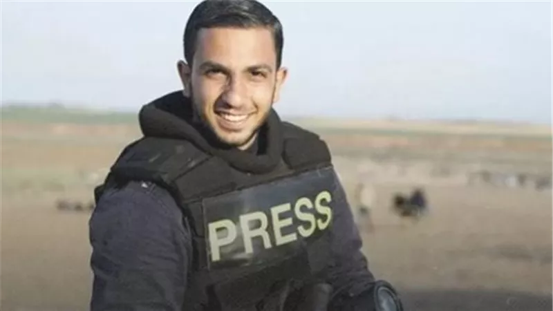 تحديات الصحافة الفلسطينية في مناطق النزاع: تجربة أنس الشريف نموذجًا