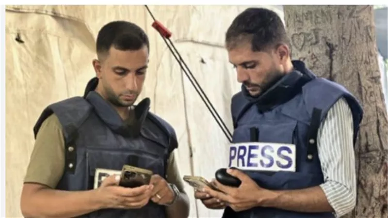 غزة تودع صوتين من الحقيقة: أنس الشريف ومحمد قريقع
