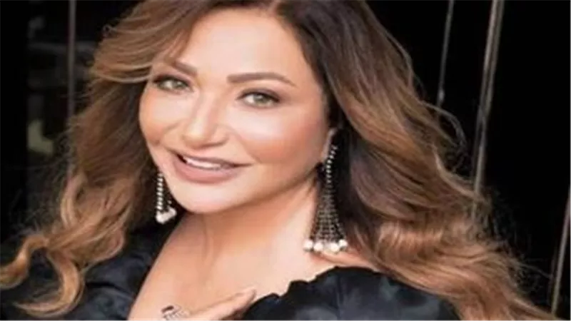 ليلى علوي تطمئن جمهورها بعد الحادث وتجدد نشاطها الفني