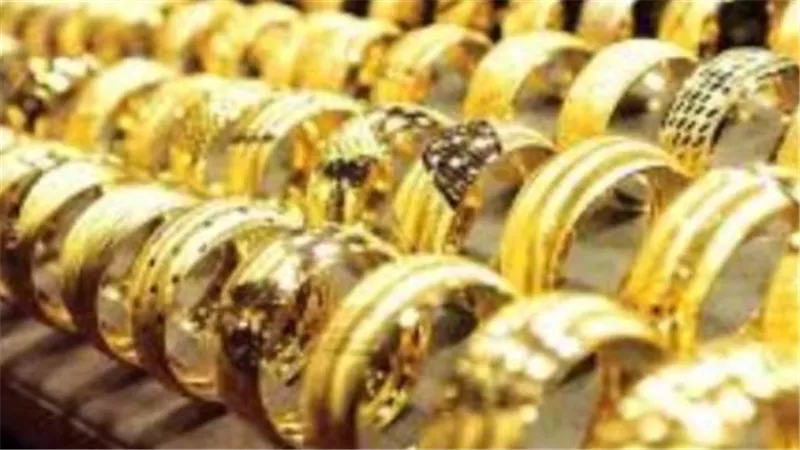 استقرار أسعار الذهب على انخفاض كبير لعيار 21 