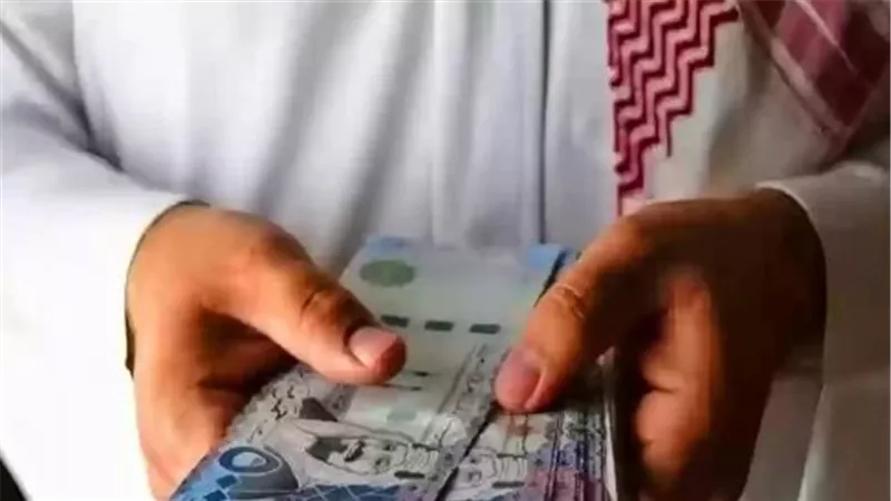 حقيقة صرف راتب مضاعف لموظفي الدولة في السعودية أغسطس 2025
