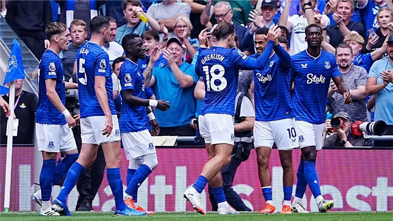 إيفرتون يفتتح ملعبه الجديد بالفوز على برايتون في الدوري الإنجليزي