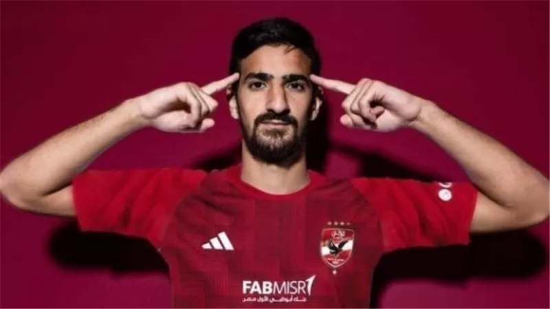 محمد علي بن رمضان لاعب الأهلي.. إصابة وقلق قبل مواجهة بيراميدز