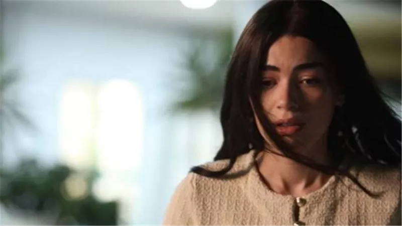 ما تراه ليس كما يبدو: رحلة ليلى زاهر بين الفن والحياة