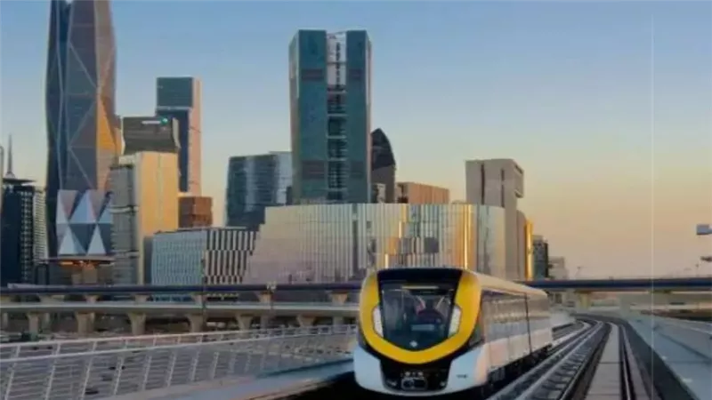 مترو الرياض 2025: مواعيد التشغيل الجديدة والتطورات المستقبلية للنقل الذكي