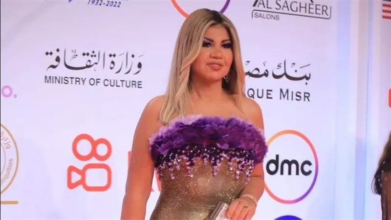 سر حضور بوسي شلبي القوي على السجادة الحمراء في المهرجانات