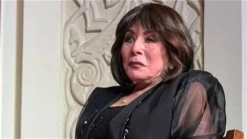 لماذا ابتعدت لبنى عبد العزيز عن الساحة الفنية؟