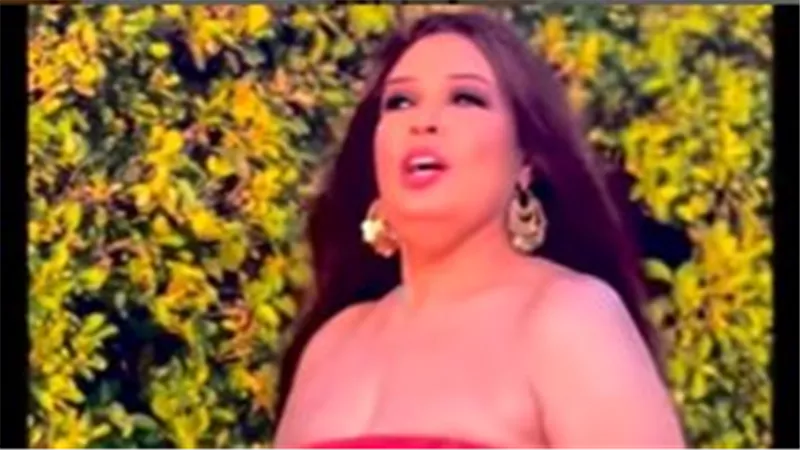 فيفي عبده ترقص على أنغام 