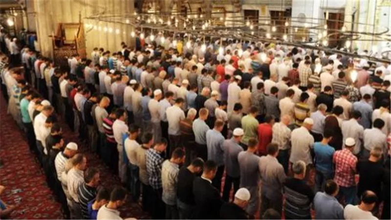 موعد أذان العشاء في 2025: تعرف على التوقيت الرسمي وأهمية صلاة العشاء