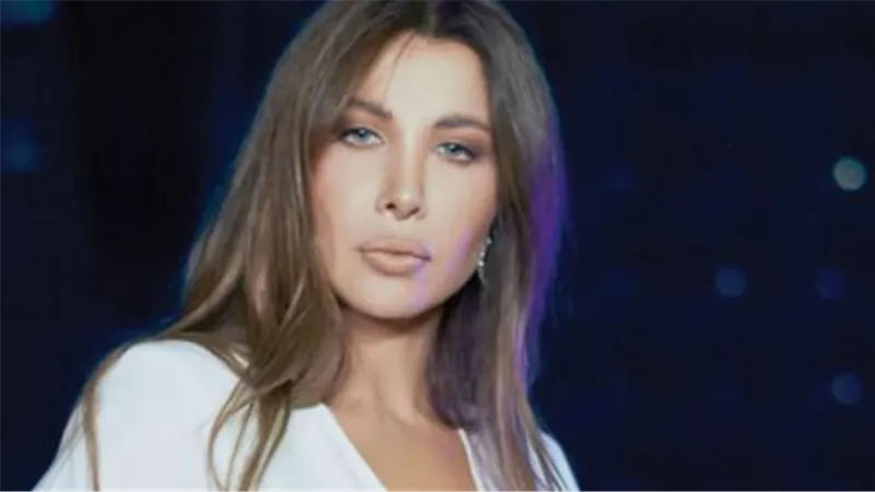 إيلي صعب يزين إطلالة نانسي عجرم بأحدث تصميماته الفاخرة