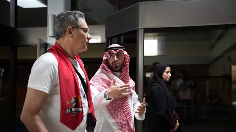 نادي الوحدة السعودي يكرم المدرب المصري خالد جلال (صور)