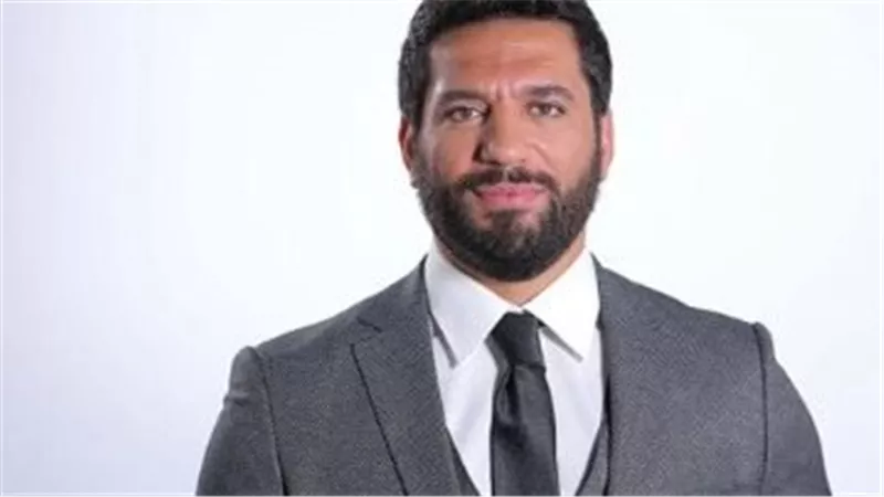 حسن الرداد يخطف الأنظار بفيديو طريف على البحر يتحدث فيه الفصحى
