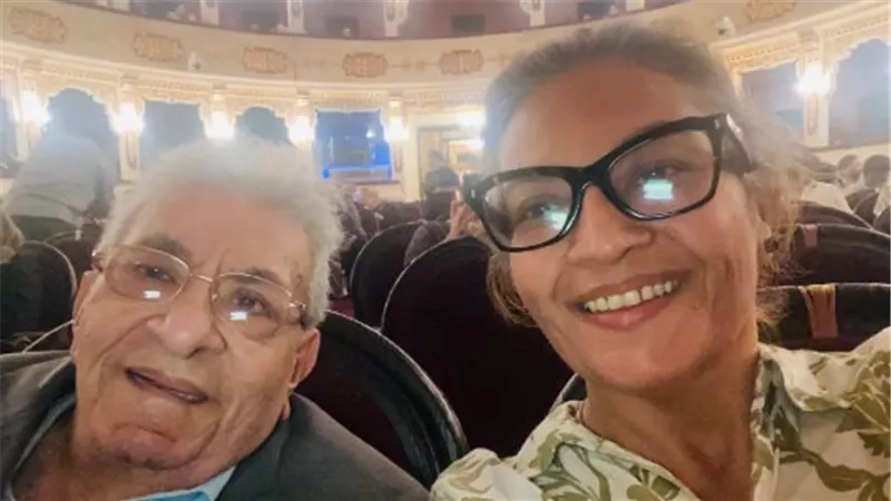 فاروق فلوكس يحضر عرض مسرحية الملك لير ويشيد بعودة المسرح القومي