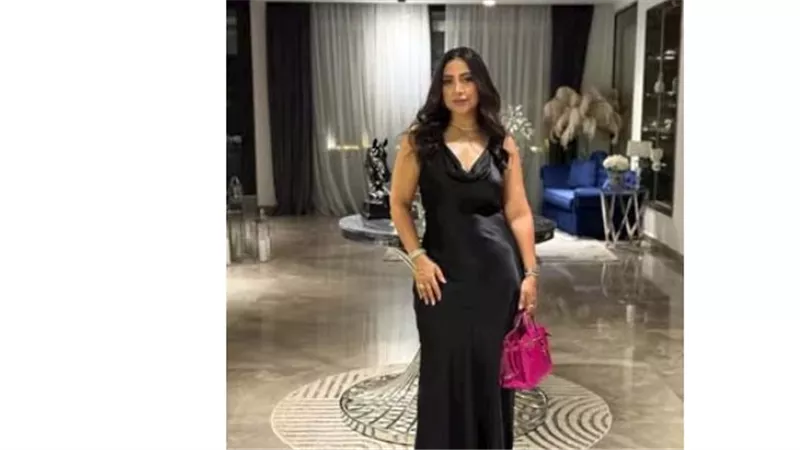 بوسي تحتفل بعيد ميلادها بإطلالة جريئة حديث السوشيال ميديا
