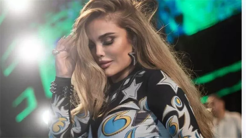 نيكول سابا تتألق في القاهرة بحفل غنائي كامل العدد