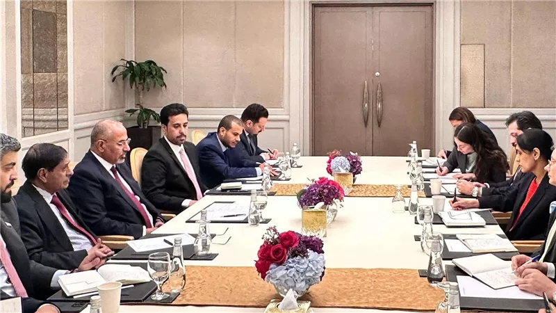  الزُبيدي ونائبه اللواء البحسني يلتقيان سفيري بريطانيا وفرنسا والقائم بأعمال السفير الأمريكي لدى بلاده