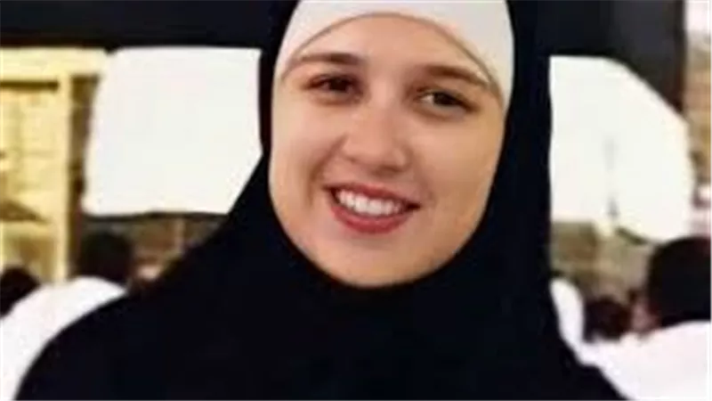 ياسمين عبد العزيز تشارك فيديو من أمام الكعبة والمشاعر الروحانية